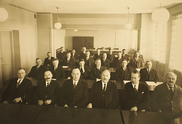 Kuvassa Orimattilan kunnanvaltuusto 29. joulukuuta vuonna 1936